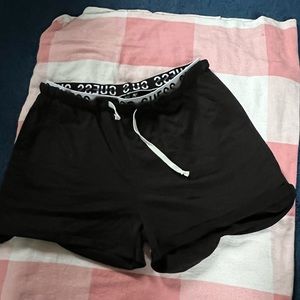 Guess NWT SHORTS (Medium)